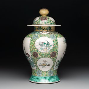 A pair of Chinese verte-biscuit 'cranes and flowers' vases and covers, 19th C. — photo 3
