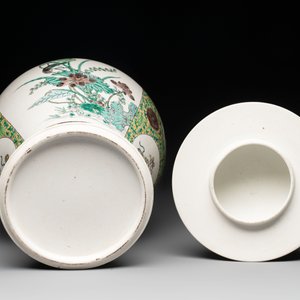 A pair of Chinese verte-biscuit 'cranes and flowers' vases and covers, 19th C. — photo 7