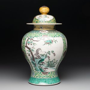 A pair of Chinese verte-biscuit 'cranes and flowers' vases and covers, 19th C. — photo 10