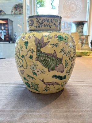 A pair of Chinese verte biscuit 'fish' jars and covers, 19th C. — photo 1