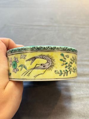 A pair of Chinese verte biscuit 'fish' jars and covers, 19th C. — photo 11