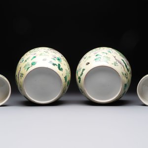 A pair of Chinese verte biscuit 'fish' jars and covers, 19th C. — photo 6