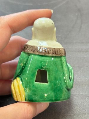 A pair of Chinese verte biscuit Milefo Buddhas, 19th C. — 照片 3