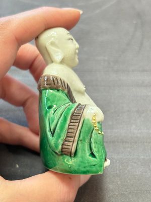 A pair of Chinese verte biscuit Milefo Buddhas, 19th C. — 照片 4