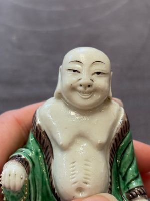 A pair of Chinese verte biscuit Milefo Buddhas, 19th C. — 照片 7