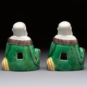 A pair of Chinese verte biscuit Milefo Buddhas, 19th C. — 照片 4