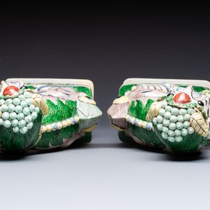 A pair of Chinese verte biscuit models of Buddhist lions, 18th C. — foto 6
