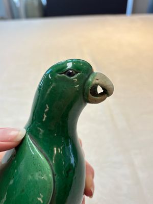A pair of Chinese verte biscuit models of parrots, Kangxi — photo 13