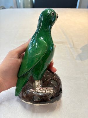 A pair of Chinese verte biscuit models of parrots, Kangxi — photo 4