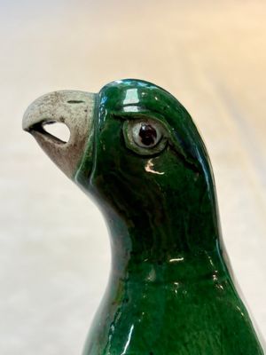 A pair of Chinese verte biscuit models of parrots, Kangxi — photo 8