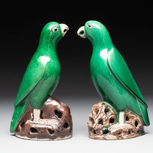 A pair of Chinese verte biscuit models of parrots, Kangxi — photo 2