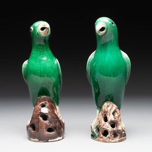 A pair of Chinese verte biscuit models of parrots, Kangxi — photo 3