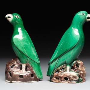 A pair of Chinese verte biscuit models of parrots, Kangxi — photo 4