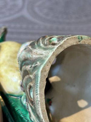 A pair of Chinese verte biscuit parrots, 19th C. — photo 11