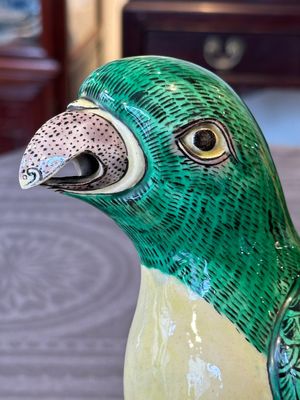 A pair of Chinese verte biscuit parrots, 19th C. — photo 14