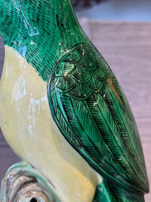 A pair of Chinese verte biscuit parrots, 19th C. — photo 15