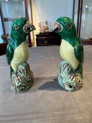 A pair of Chinese verte biscuit parrots, 19th C. — photo 2