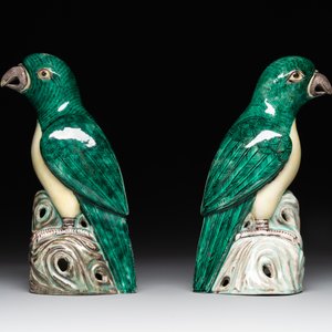 A pair of Chinese verte biscuit parrots, 19th C. — photo 3