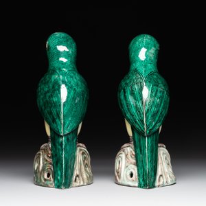 A pair of Chinese verte biscuit parrots, 19th C. — photo 4
