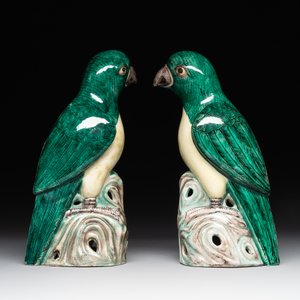 A pair of Chinese verte biscuit parrots, 19th C. — photo 5