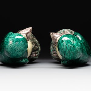 A pair of Chinese verte biscuit parrots, 19th C. — photo 6