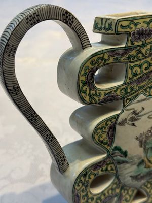 A pair of Chinese verte biscuit 'Shou' wine ewers, 19th C. — foto 11