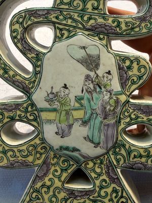 A pair of Chinese verte biscuit 'Shou' wine ewers, 19th C. — foto 13
