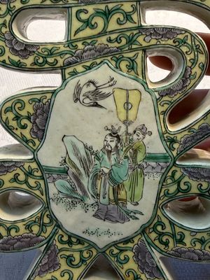 A pair of Chinese verte biscuit 'Shou' wine ewers, 19th C. — foto 24