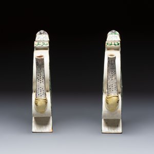 A pair of Chinese verte biscuit 'Shou' wine ewers, 19th C. — foto 4