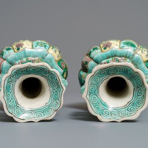 A pair of Chinese verte biscuit vases, Kangxi — 照片 6