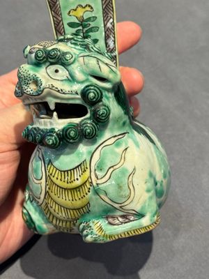 A pair of Chinese verte biscuit vases resting on Buddhist lions, Kangxi — photo 11