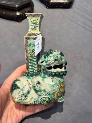 A pair of Chinese verte biscuit vases resting on Buddhist lions, Kangxi — photo 2