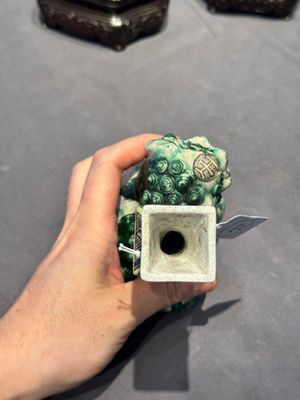 A pair of Chinese verte biscuit vases resting on Buddhist lions, Kangxi — photo 7