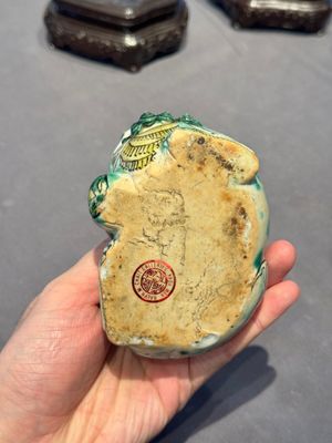 A pair of Chinese verte biscuit vases resting on Buddhist lions, Kangxi — photo 8