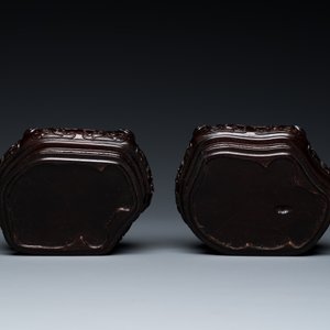 A pair of Chinese verte biscuit vases resting on Buddhist lions, Kangxi — 照片 9