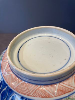 A pair of Chinese verte-imari bowls with floral design, Kangxi — foto 11