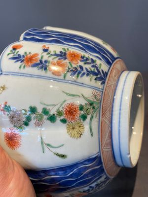 A pair of Chinese verte-imari bowls with floral design, Kangxi — foto 13