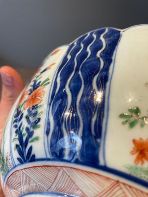A pair of Chinese verte-imari bowls with floral design, Kangxi — foto 14