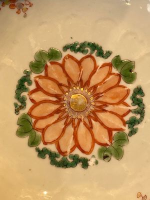 A pair of Chinese verte-imari bowls with floral design, Kangxi — foto 18