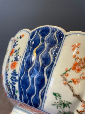 A pair of Chinese verte-imari bowls with floral design, Kangxi — foto 19