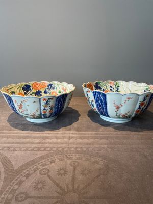 A pair of Chinese verte-imari bowls with floral design, Kangxi — foto 2