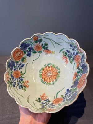 A pair of Chinese verte-imari bowls with floral design, Kangxi — foto 5