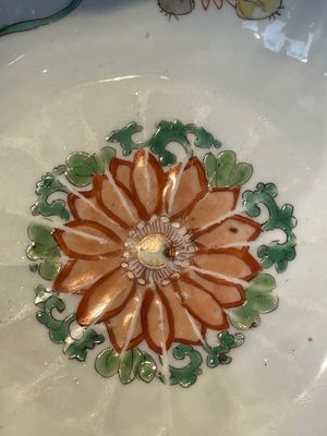 A pair of Chinese verte-imari bowls with floral design, Kangxi — foto 8