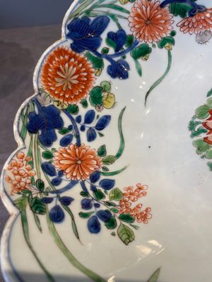 A pair of Chinese verte-imari bowls with floral design, Kangxi — foto 9