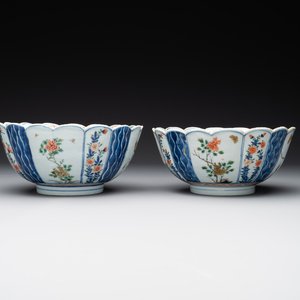 A pair of Chinese verte-imari bowls with floral design, Kangxi — foto 1