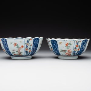 A pair of Chinese verte-imari bowls with floral design, Kangxi — foto 2