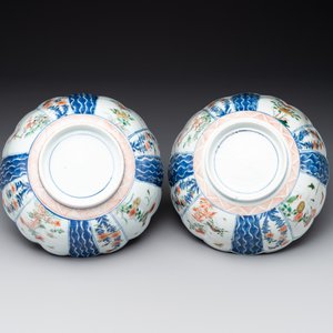 A pair of Chinese verte-imari bowls with floral design, Kangxi — foto 4