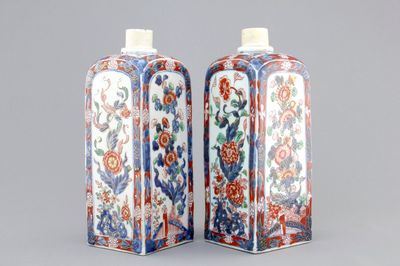 A pair of Chinese verte-imari porcelain square tea caddies, Kangxi, ca. 1700