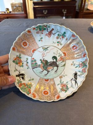 A pair of Chinese verte-Imari 'qilin' plates, Kangxi — 照片 12