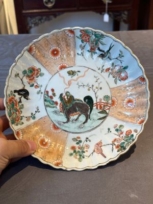 A pair of Chinese verte-Imari 'qilin' plates, Kangxi — 照片 2